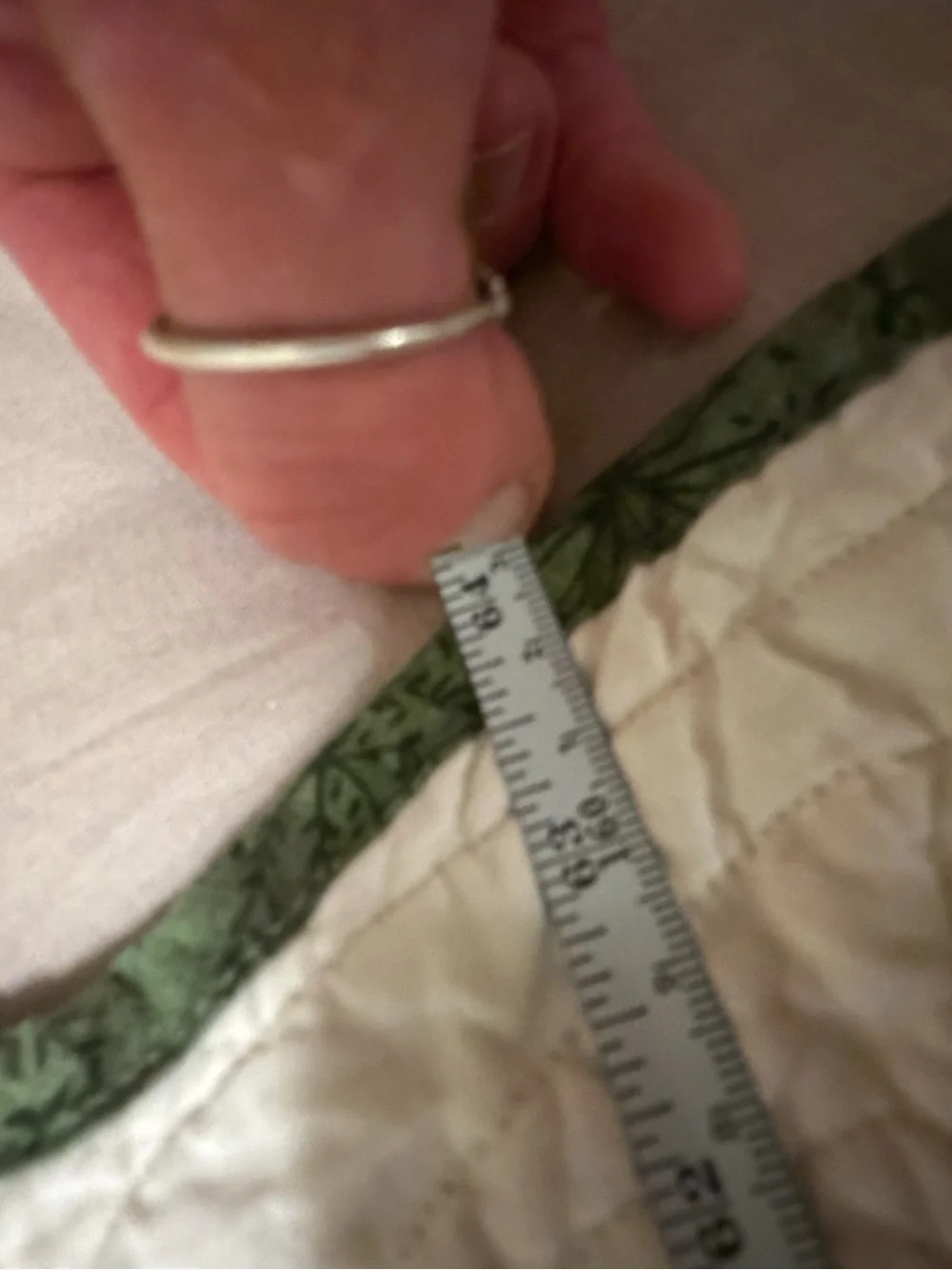 Vintage JCP Queen Double Wedding Ring & Floral Embroidery Quilt, EUC
